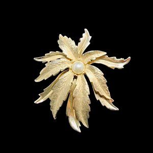 Vintage Emmons Gold Tone And Faux Pearl Floral Leaf Brooch (4627)